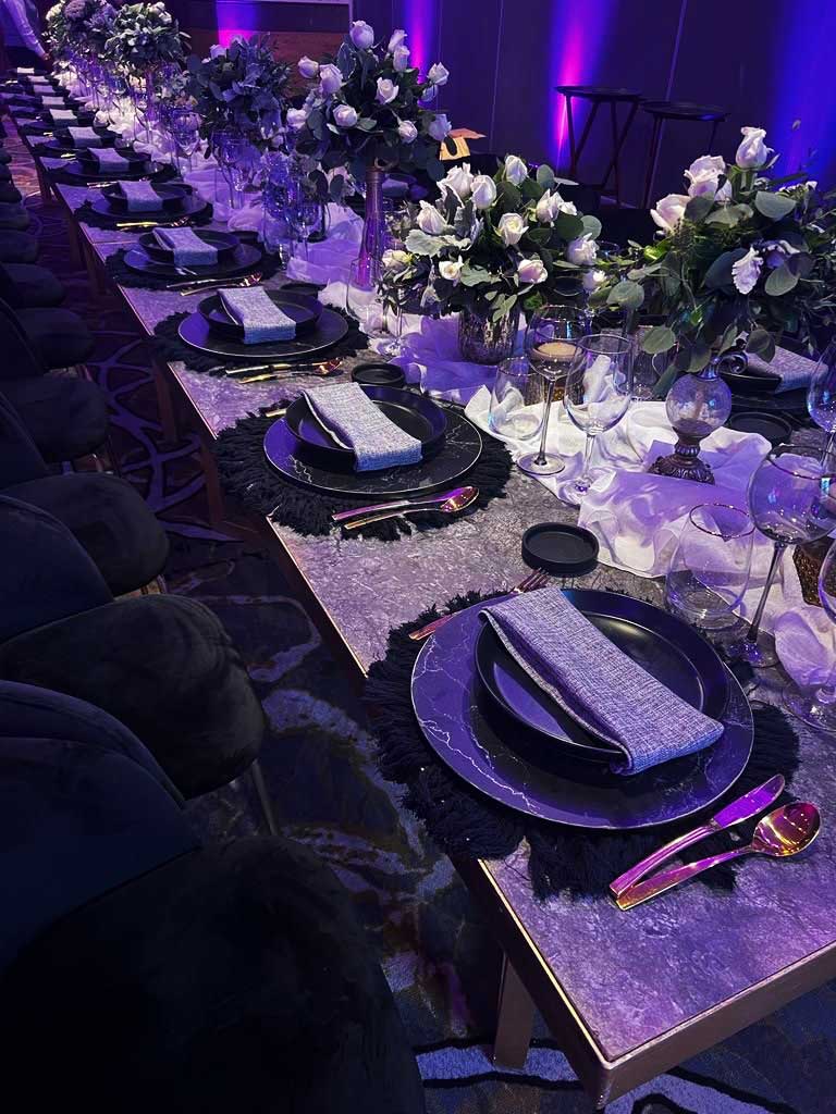 Detalle de mesa blanco y negro
