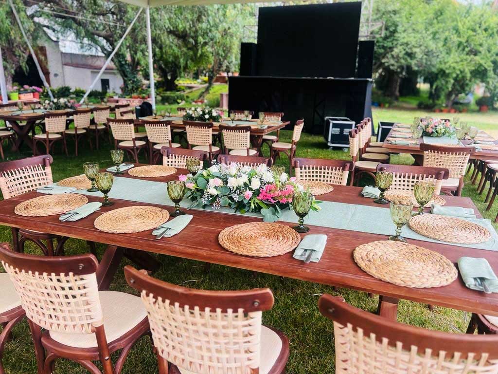 Montaje de jardin bajo carpa